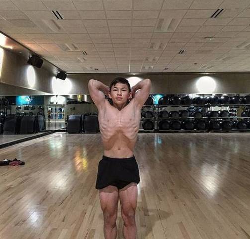 19岁男生健身太壮被人嘲笑,18岁瘦子健身被嘲笑