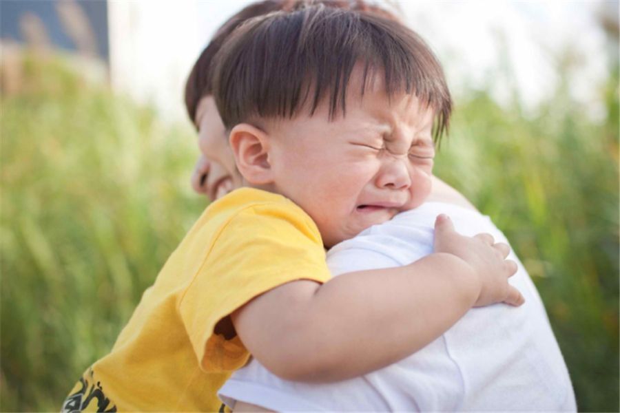 五个月的宝宝认生怎么办,五个月的宝宝只认妈妈抱怎么办