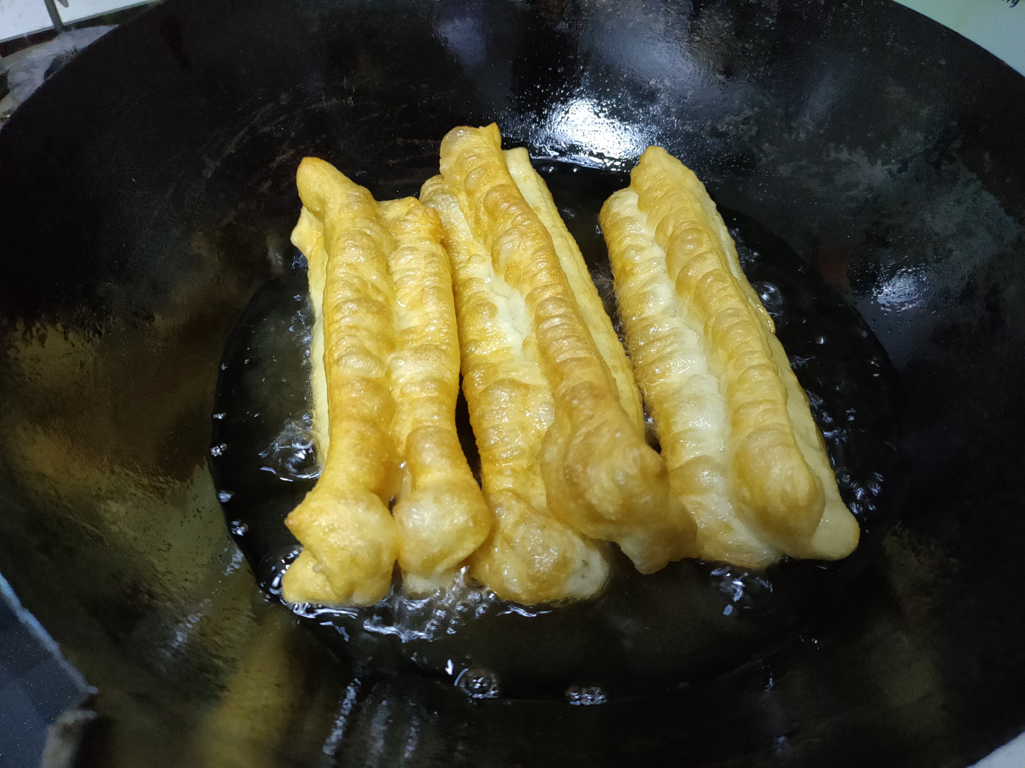 泡打粉炸油条的技巧和配方酥脆,油条怎么炸又酥又脆不用泡打粉