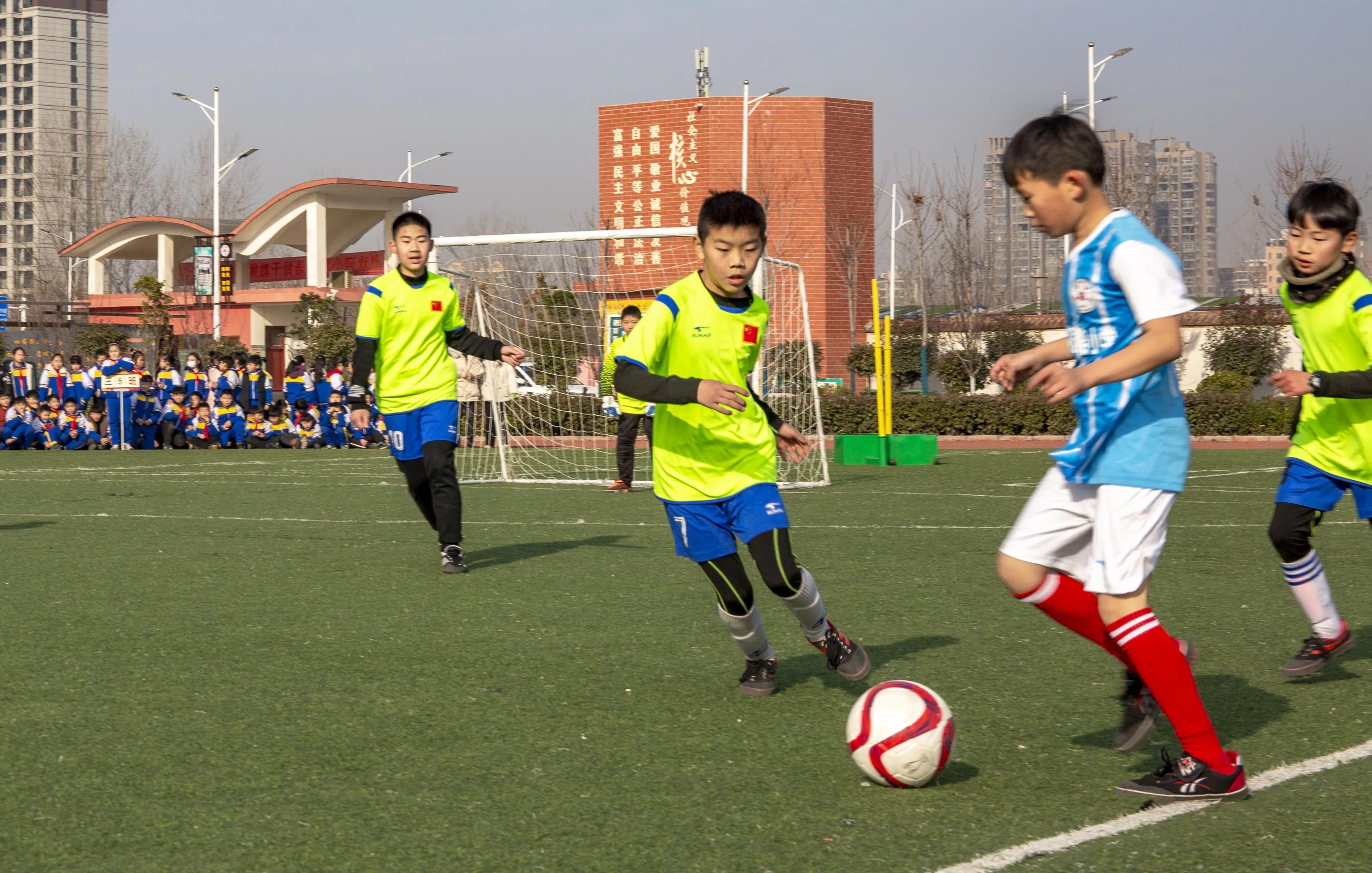 鲁山教育扶贫送教,足球送教下乡