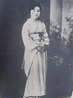 日本恶魔夫妇：妻子自杀为丈夫送行，丈夫下令*杀屠**我国三千村民