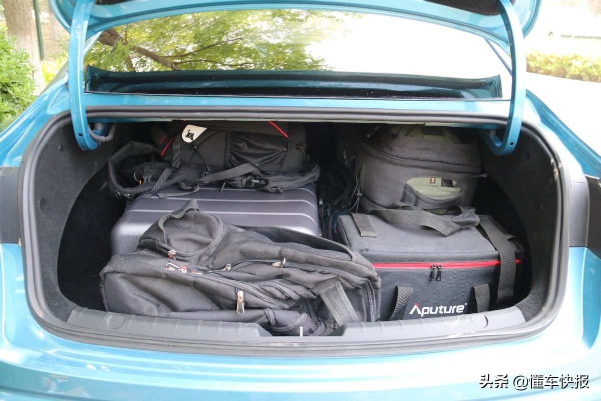 吉利星瑞豪华配置介绍,吉利星瑞丰富智能的配置