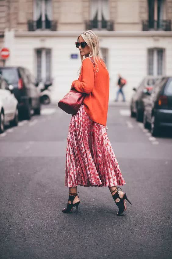 西装搭配连衣裙能搭配光腿神器,西装搭配裙子的法则你知道几种