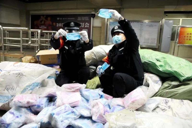 32万只假口罩即将被运走，好在铁警及时接到群众举报