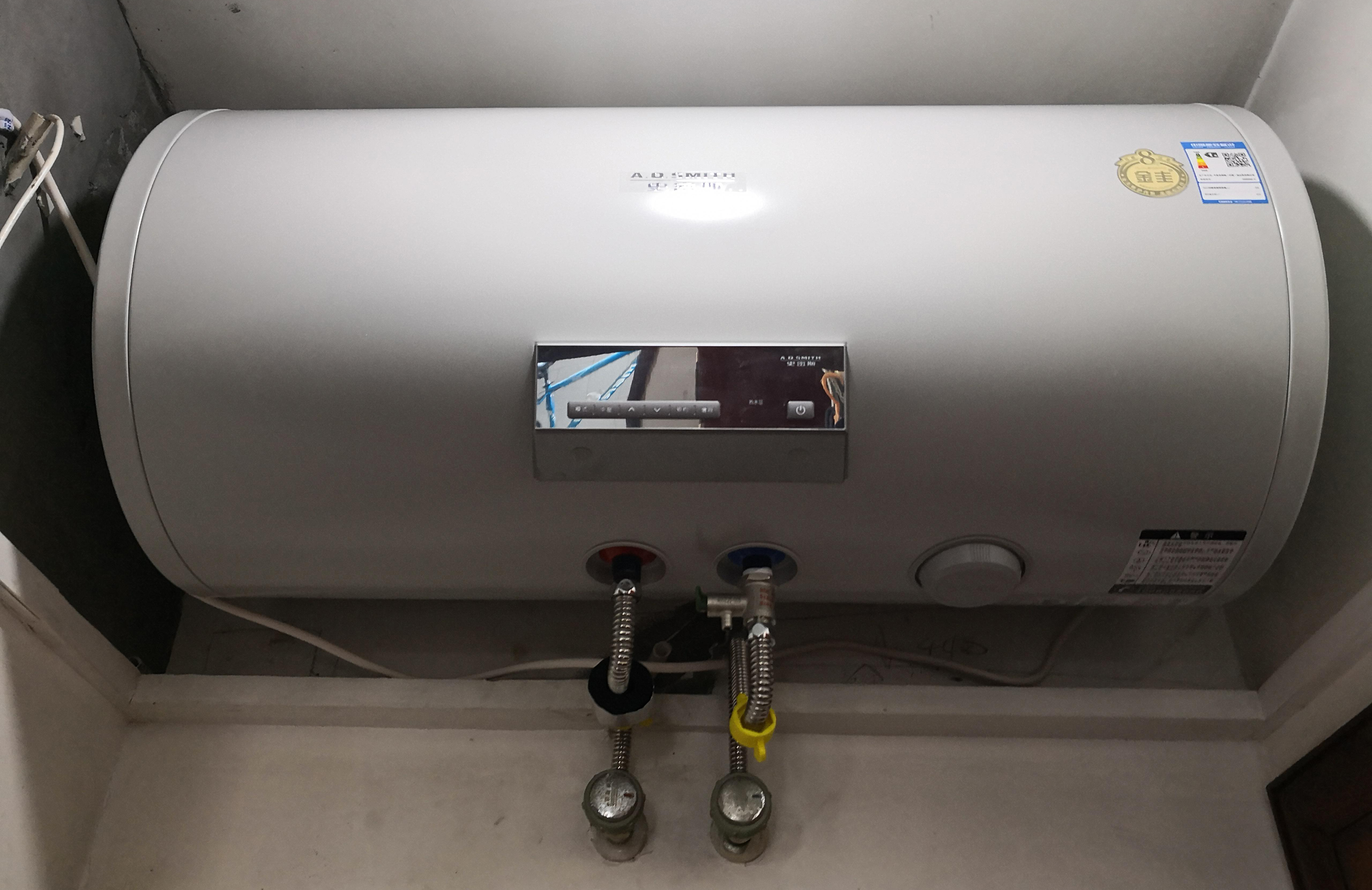 太阳能热水器电热水器燃气热水器,燃气热水器和电热水器选哪种好用