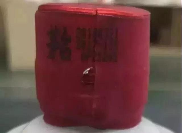 茅台飞天原箱与散瓶有什么区别,茅台飞天53度箱子里面都有啥