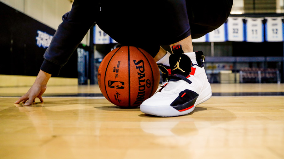 剖开中底寻真相，AJ33卡脚原因大揭秘