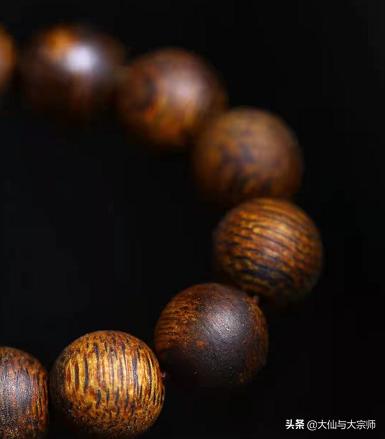 1串43克的绿奇楠手串目前价位多少,100元左右的奇楠手串是真的吗