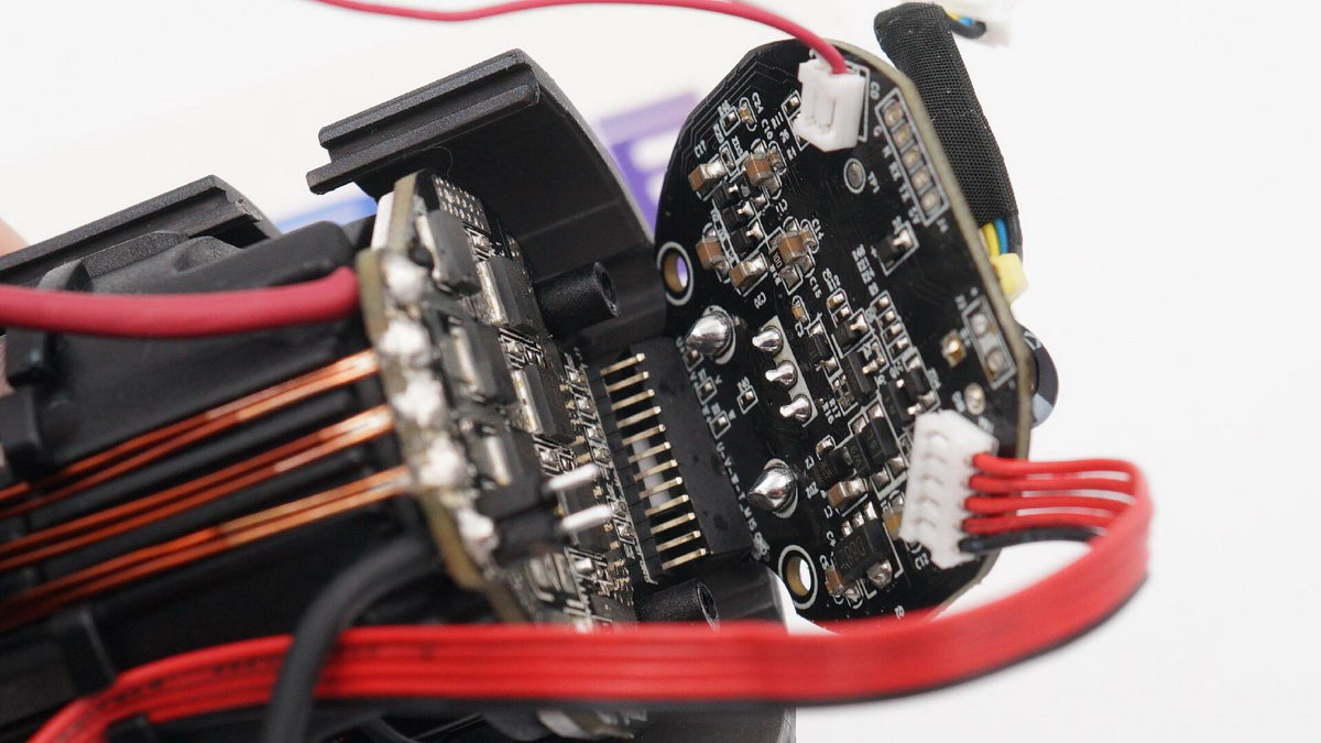 电钻拧三合一螺丝,微型手持小电钻拆解