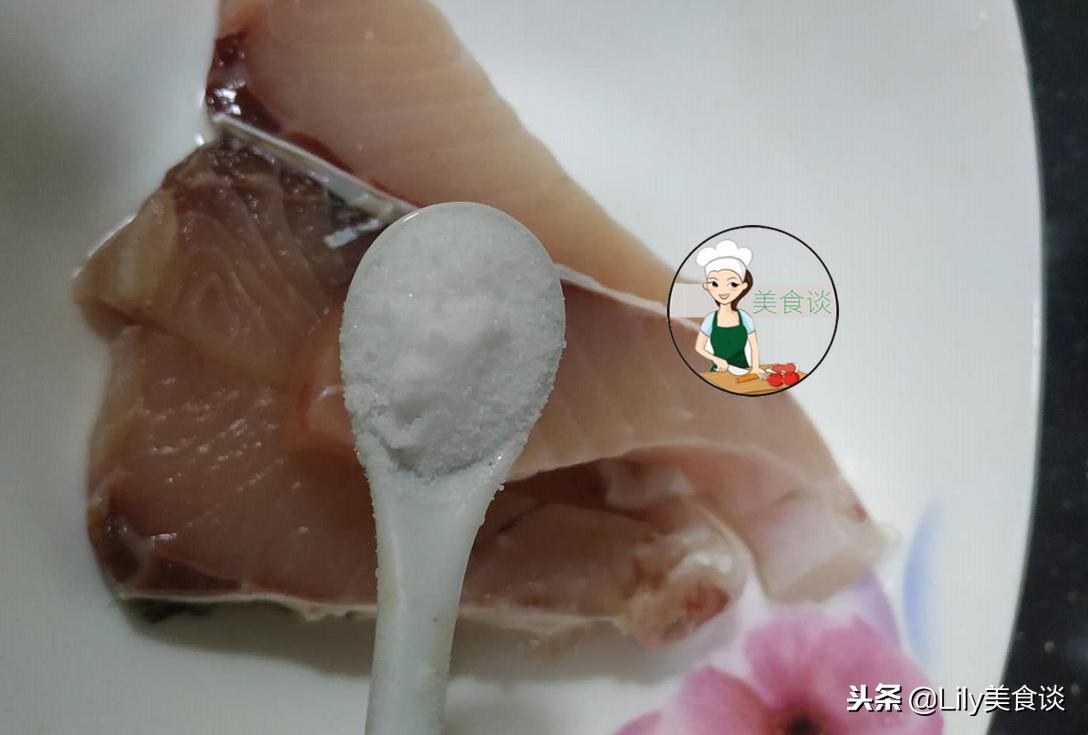 煎鱼在锅里放点这个不破皮不粘锅,教你煎鱼不破皮不粘锅只要三步