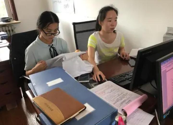 学生刚适应“996”工作制，却又迎来“715”，毕业生叫苦连天