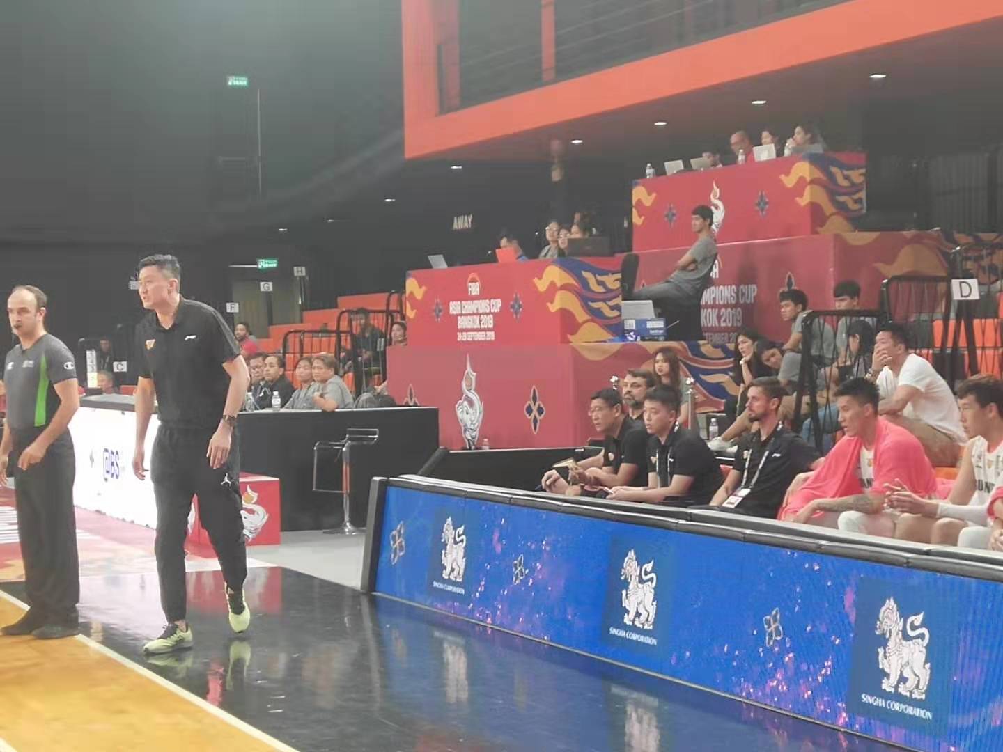 朱芳雨解释为何不上外援，连败没丢信心，胡明轩更衣室激励队友