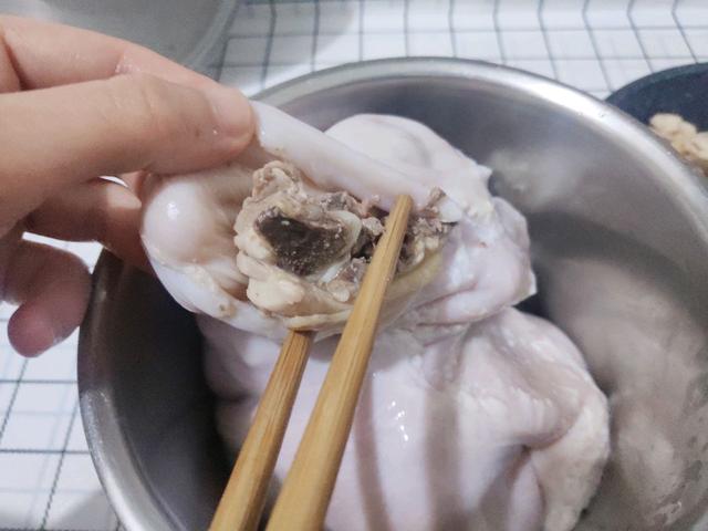 热天胡椒猪肚鸡的正确做法,汤浓肉嫩胡椒猪肚鸡视频