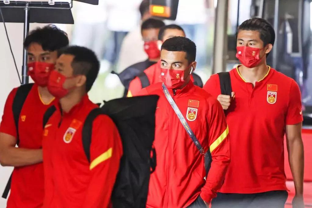 李铁暴怒,媒体人热议李铁任国足主帅