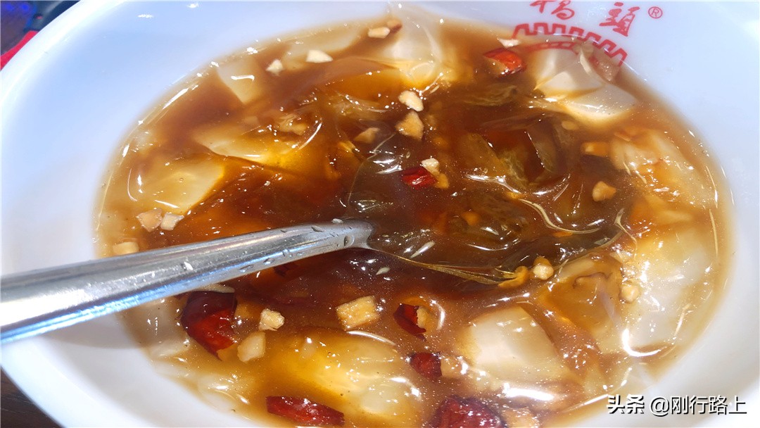 要问重庆火锅哪家强？重庆桥头火锅当仁不让