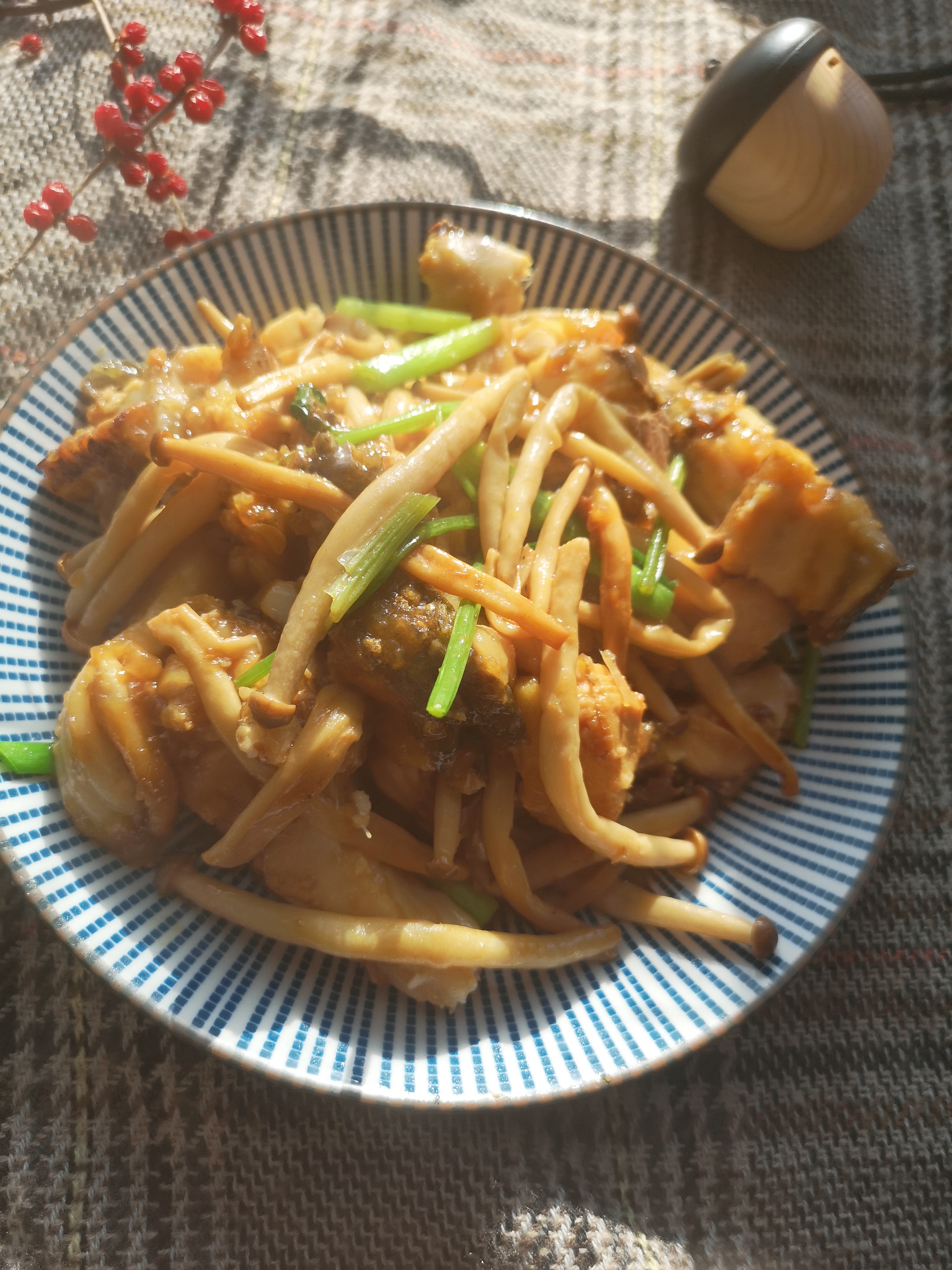 草鱼炖海鲜菇,正宗家常海鲜菇火锅鱼做法