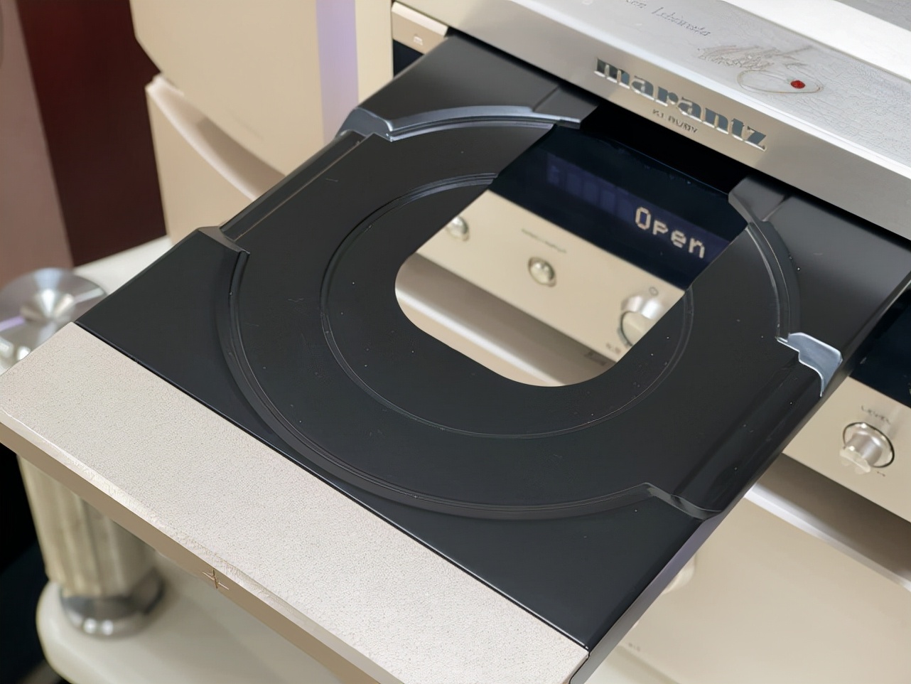 站在旗舰组合的基础上：马兰士SACD*放播**机、合并式功放红宝石套装