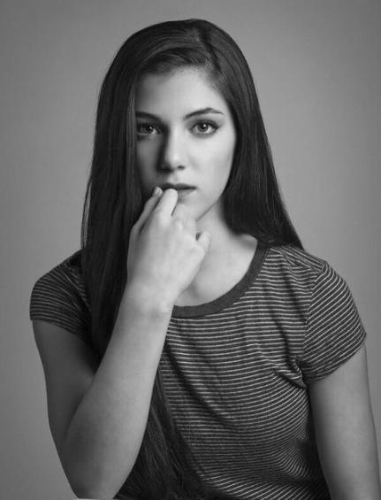 18岁女孩每隔十天又流血,18岁女孩一个月月经来二次