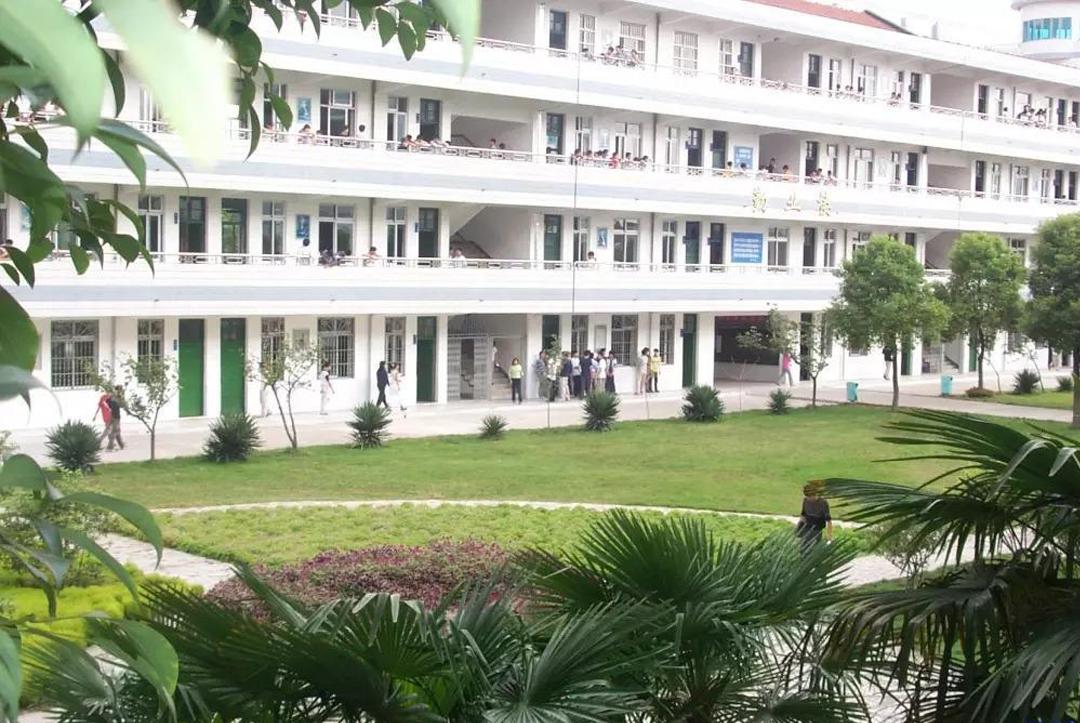 这里是天一中学老校区,如今美出了另一番境界