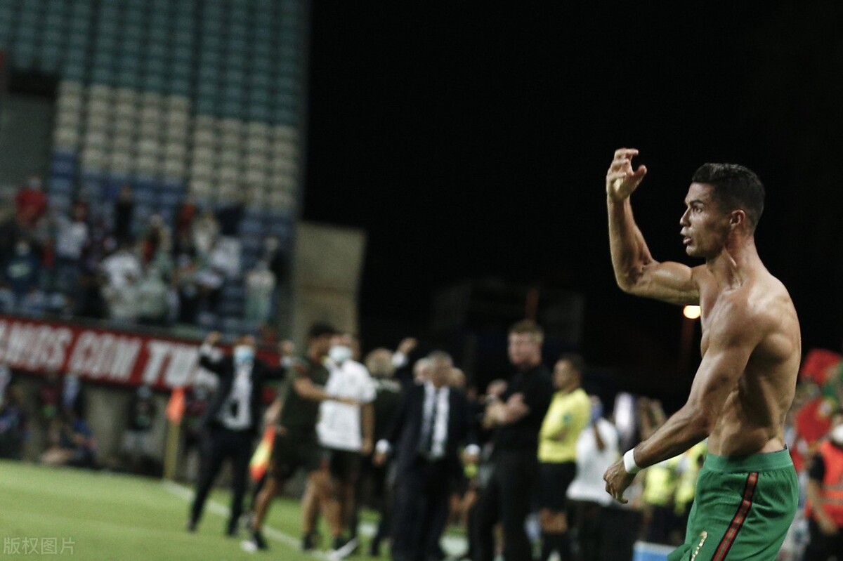 葡萄牙c罗进球被吹得黄牌后续,葡萄牙主教练c罗下场