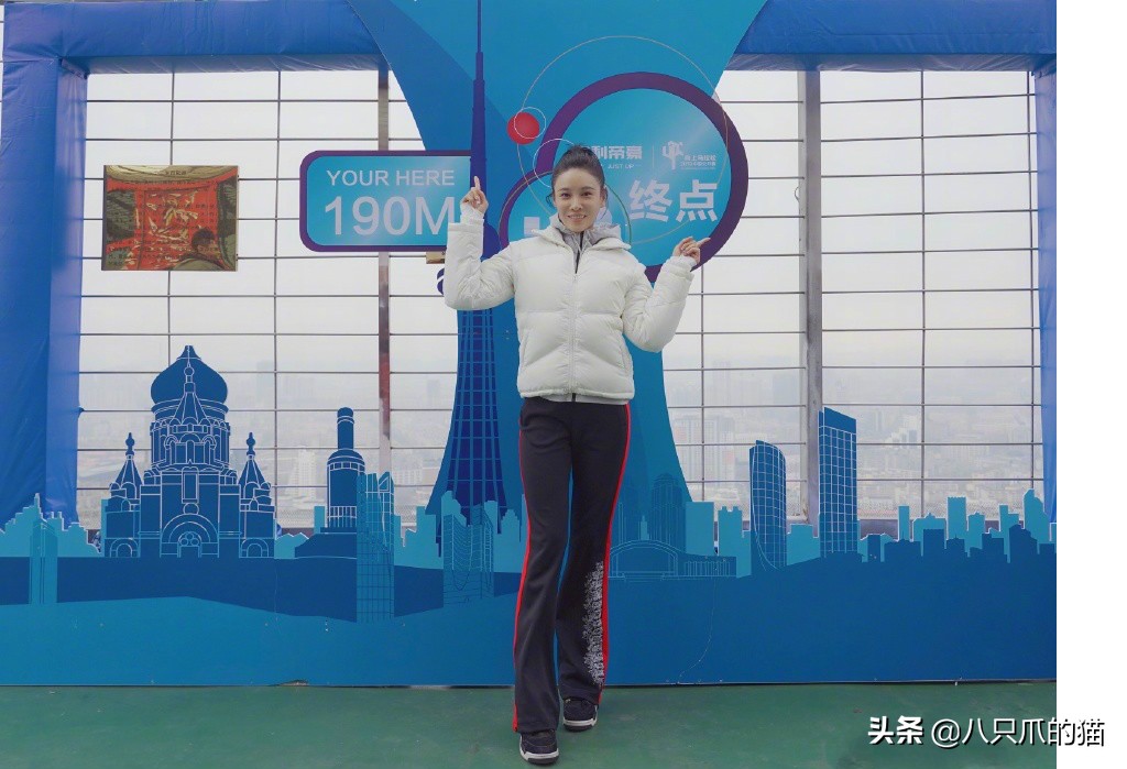 张蓝心穿黑色皮裤,张蓝心穿健身裤