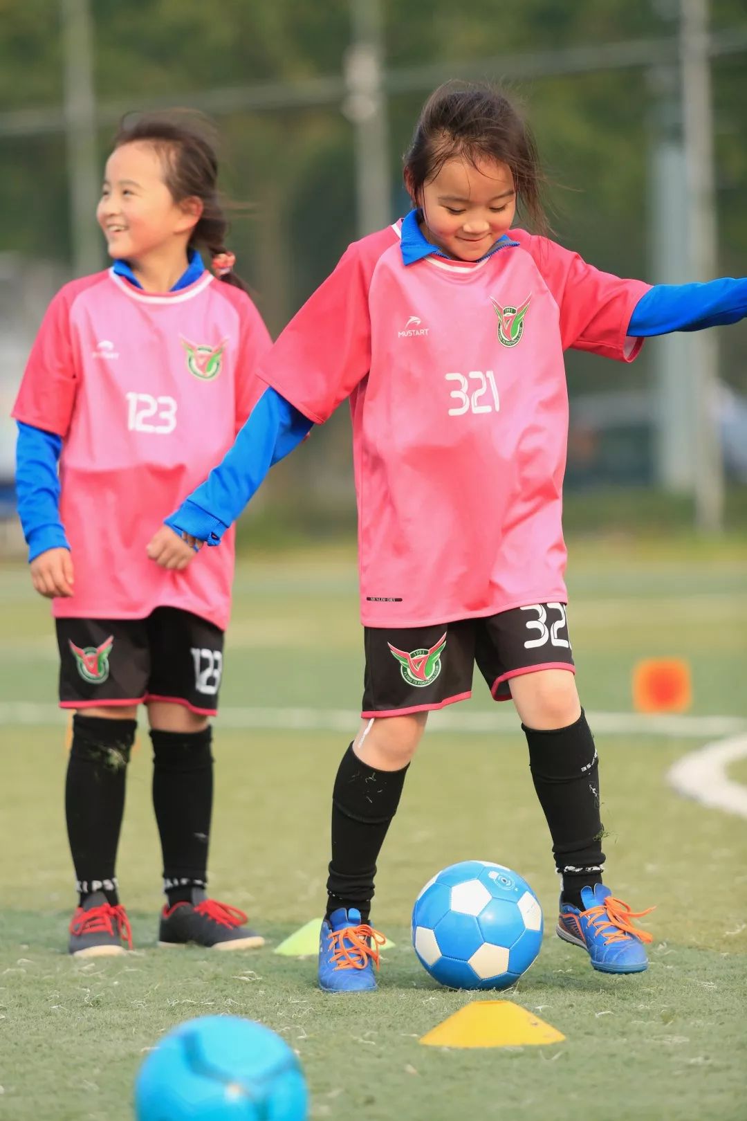 体汇+小小运动员风云榜｜双胞胎姐妹花的足球之旅