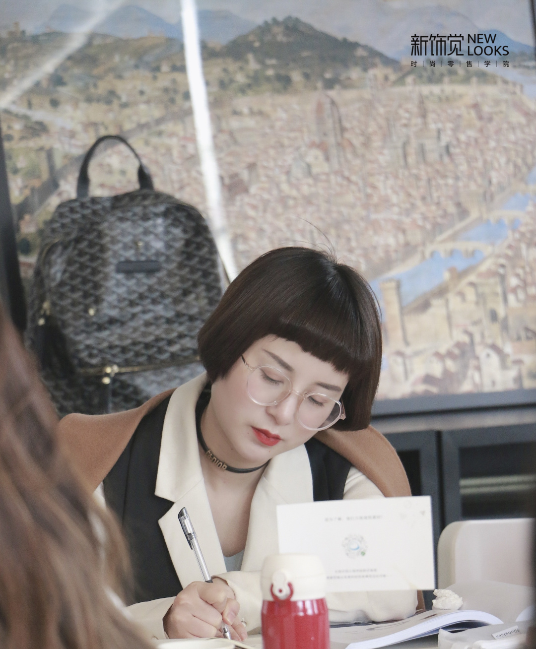 陈列衣服怎样陈列出高级感女装,高级服装陈列技巧