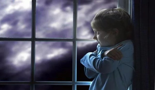 孩子胆小被欺负内心恐惧怎么办,孩子胆小怕事家长该如何正确引导