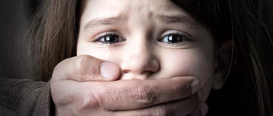 王振华猥亵女童案最新后续引热议,我却被法庭上这一幕恶心到了