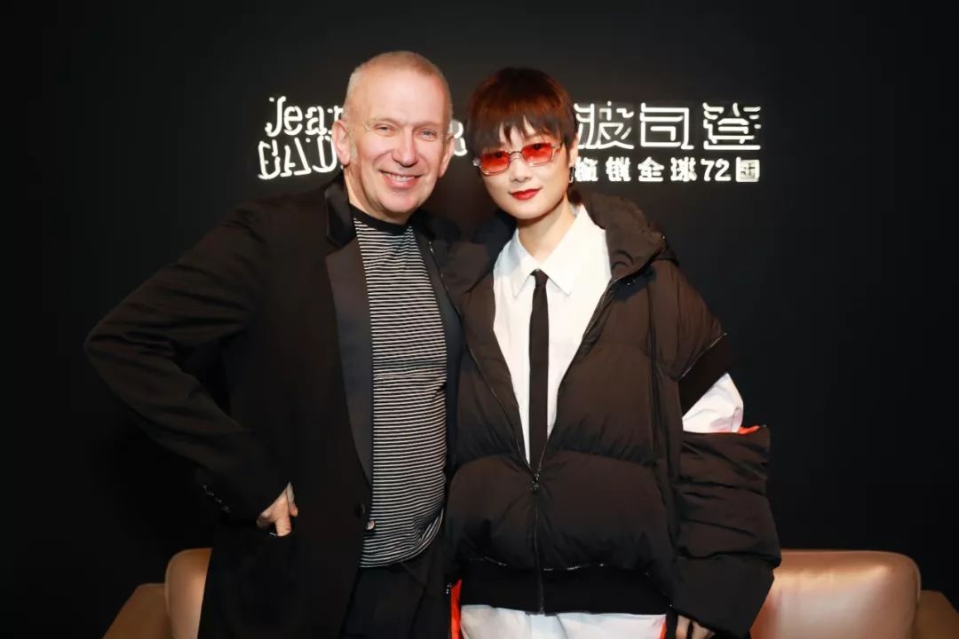 为了抢全球大咖都在翻牌的羽绒服，我差点挤晕在波司登...