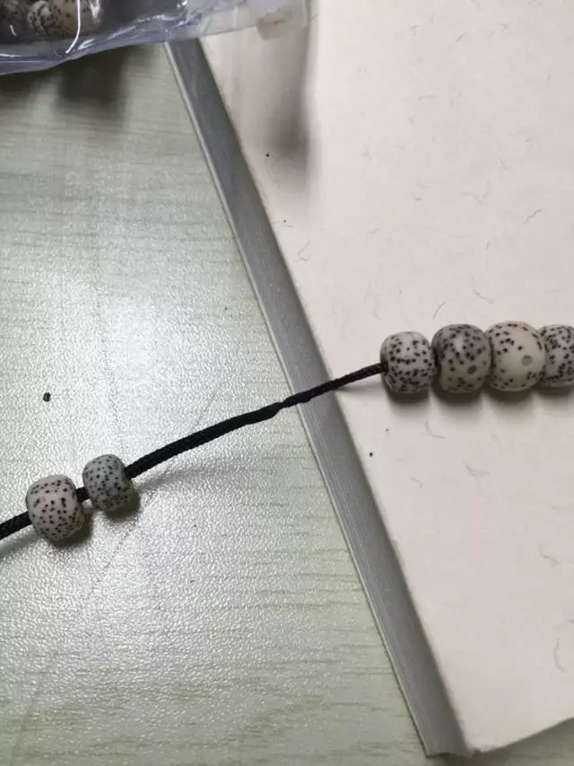 给手串换绳的方法,怎么快速给手串换绳