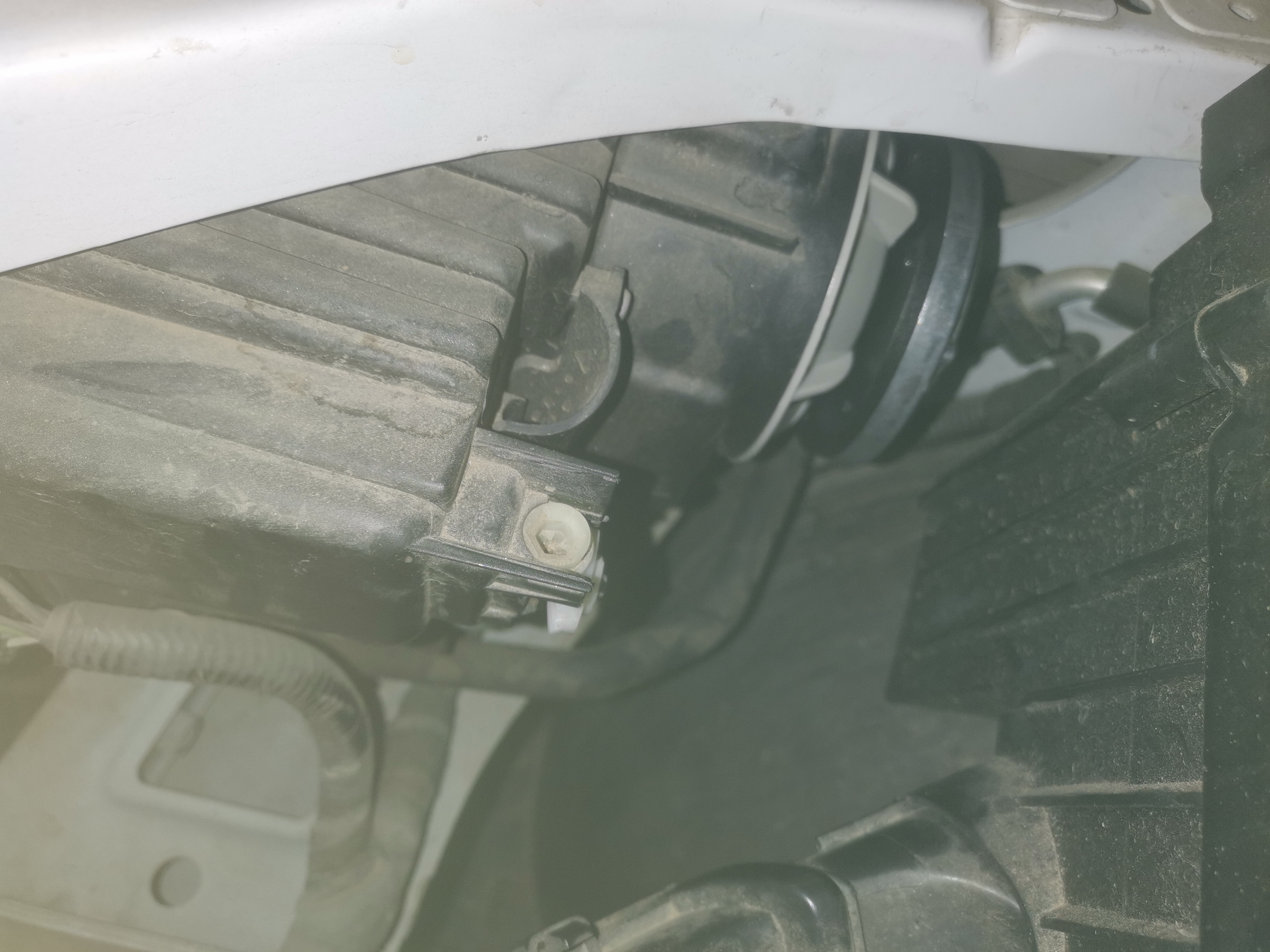 自己动手迈锐宝换氙气灯,英朗换氙气灯教程