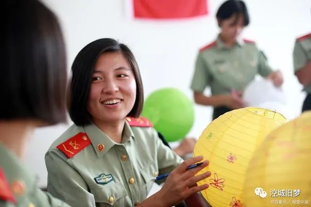 在部队当两年兵的属于什么成分,在部队当了二年兵