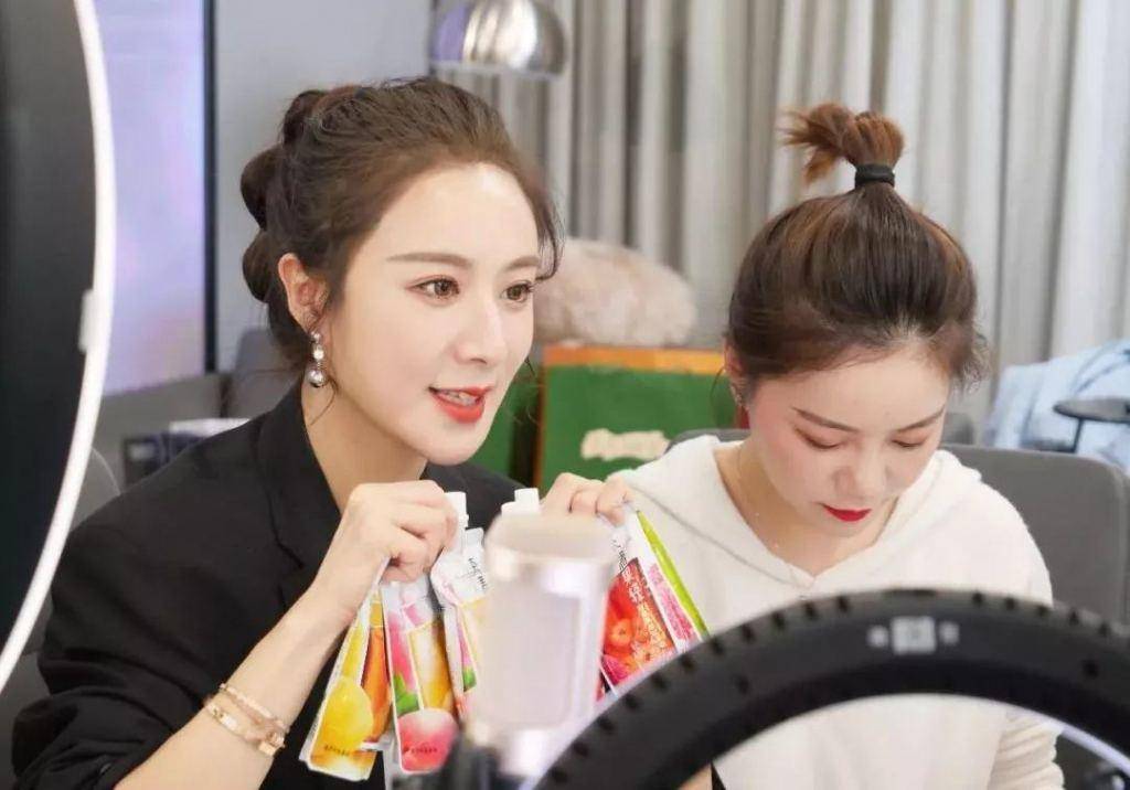 一年带货几十亿,吸引马云关晓彤古天乐,薇娅到底凭什么?