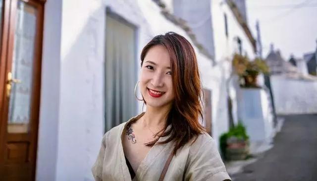 2014年，陈赫抛弃相爱14年的许婧移情张子萱，许婧现在如何了？