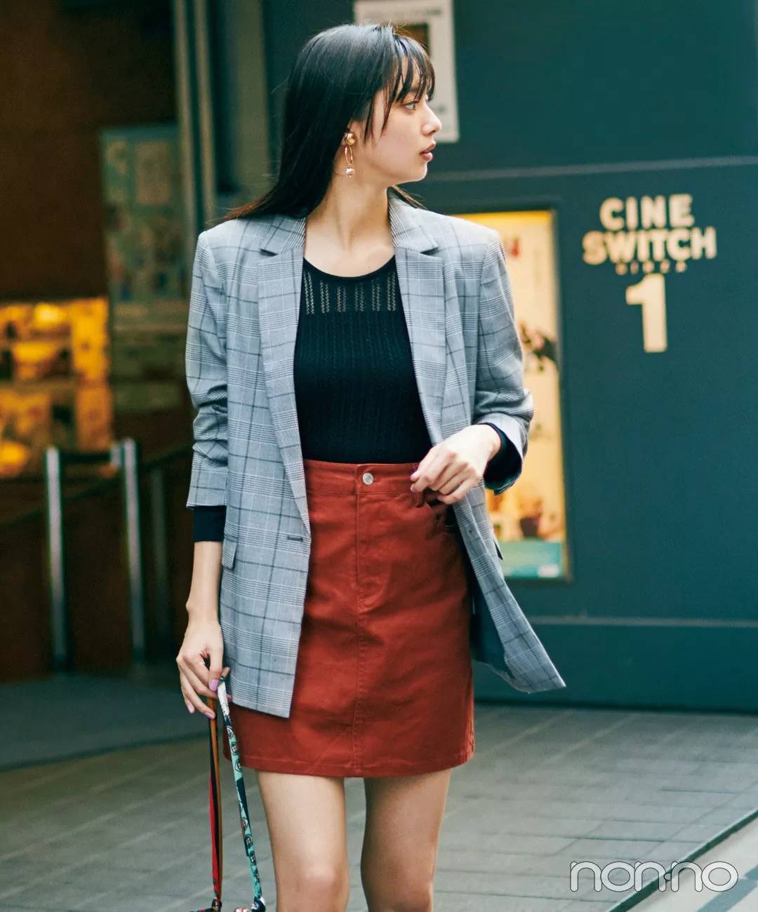 秋冬小香风外套和牛仔半裙穿搭,格子秋冬半裙搭配什么上衣好看