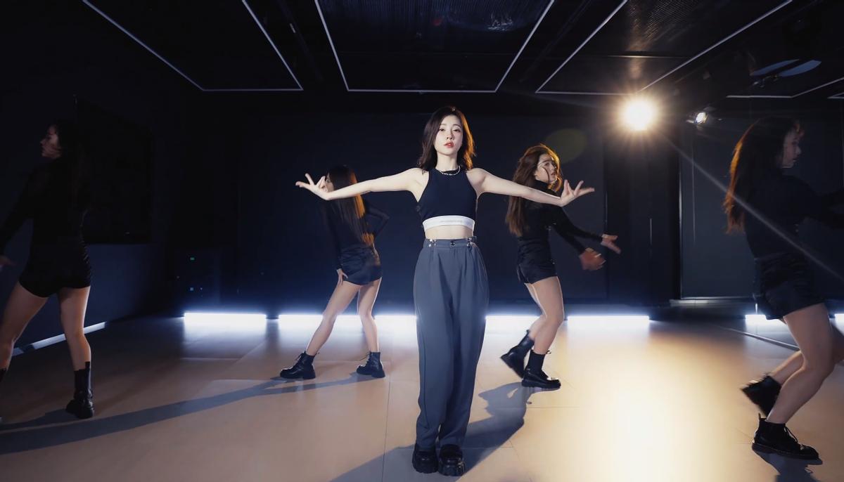 冯提莫直播跳舞回放,冯提莫百变大咖秀热舞