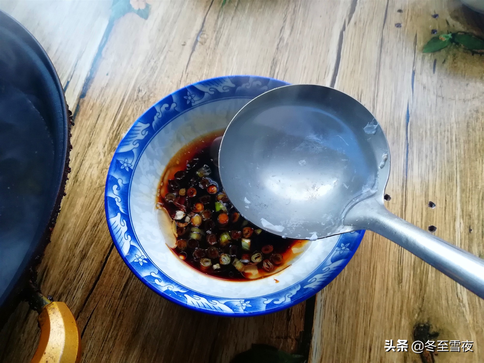 用纸做的泡面的面条怎么做,面条和泡面合在一起的做法