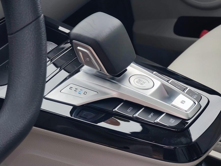 低价有好货!除了“佩刀”外,它处处有惊喜?试驾比亚迪元Pro