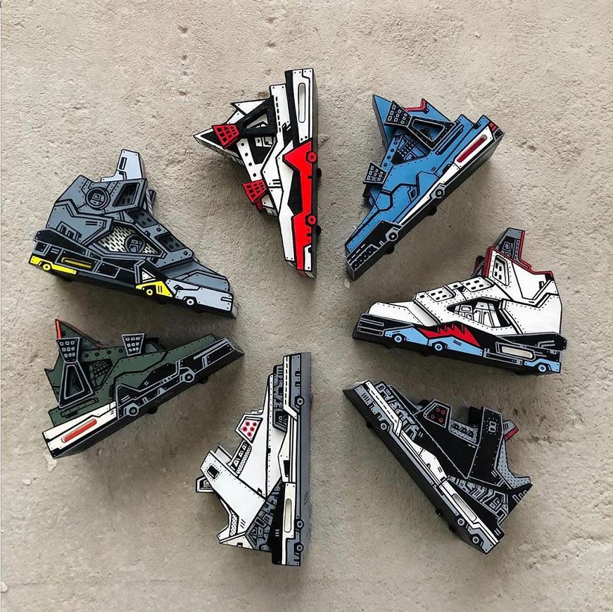 有许多配件的球鞋,拥有这些神器球鞋怎么会洗不干净