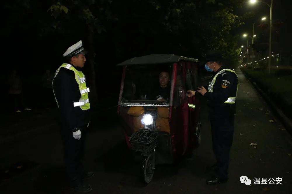 昨夜风雨中，温县路口那一抹“警察蓝”让人无比安全、暖心！