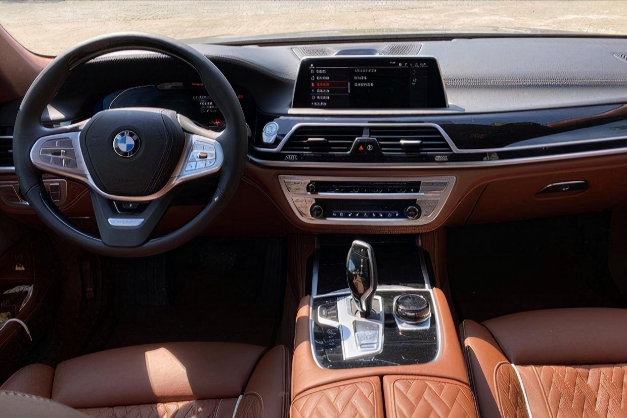 宝马7系开了8万公里需要注意什么,宝马7系跑了9万多公里还值得买吗