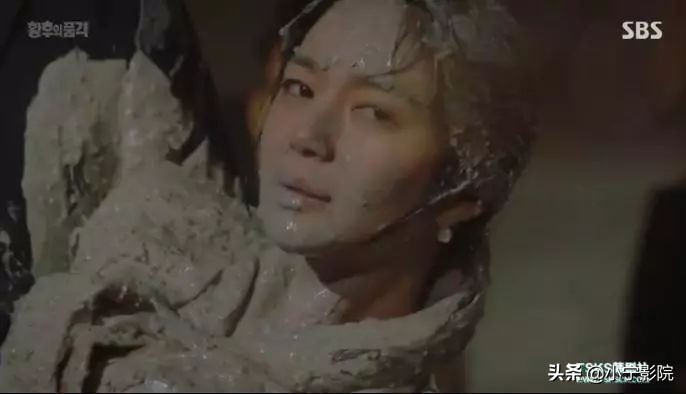 豪门、三角恋、车祸，隔着屏风偷情的狗血剧，这剧上瘾