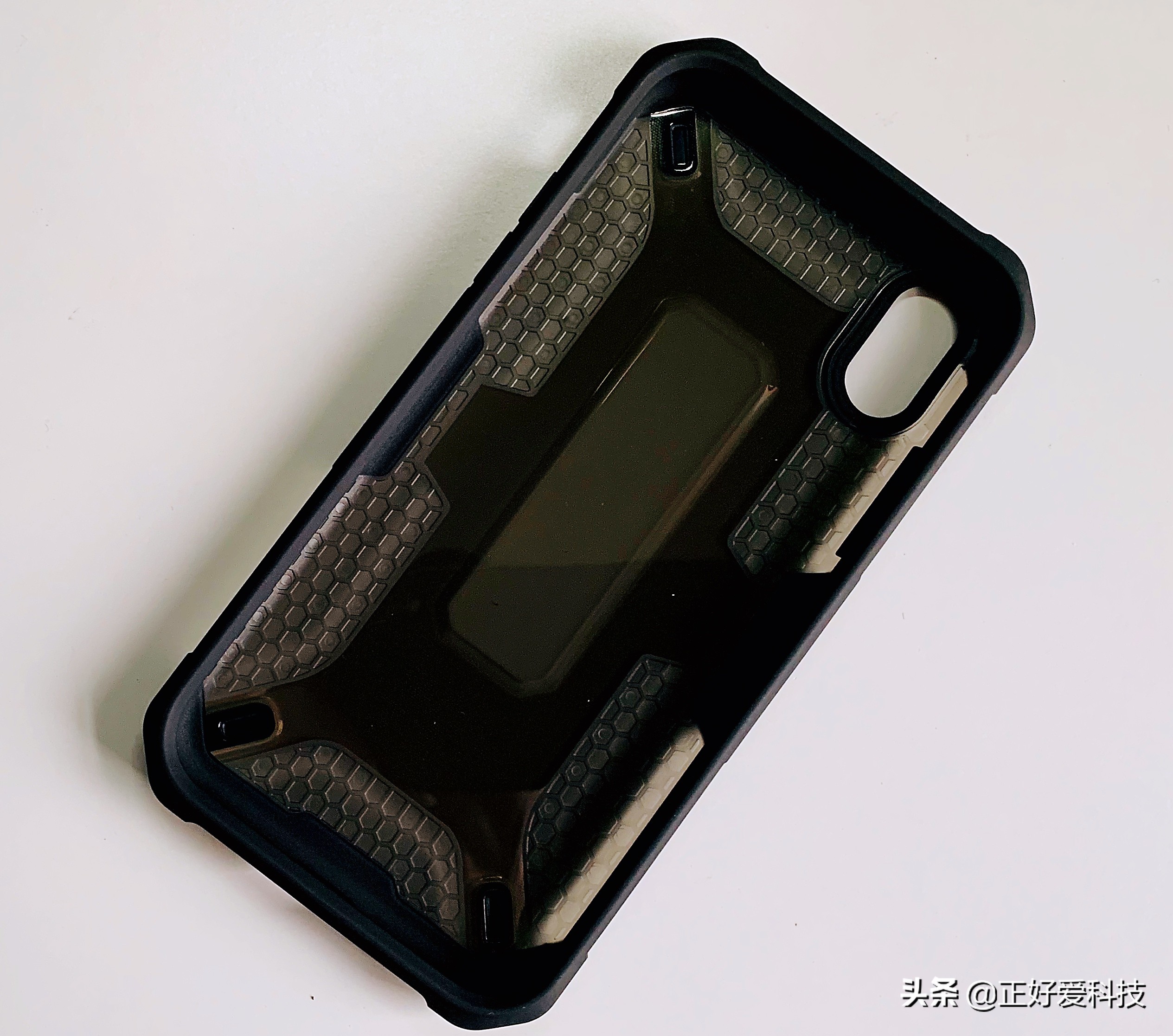 黑鲨4手机壳军事级防摔,军事级防摔手机壳真的有用吗