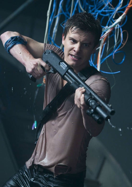 大海啸之鲨口逃生完整视频,大海啸之鲨口逃生完全版