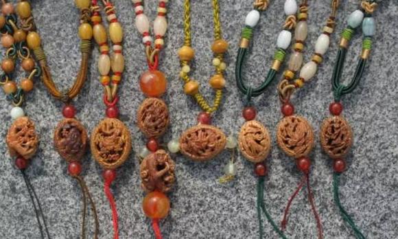 鞍山岫岩玉都,揭秘中国玉都岫岩6万吨玉石