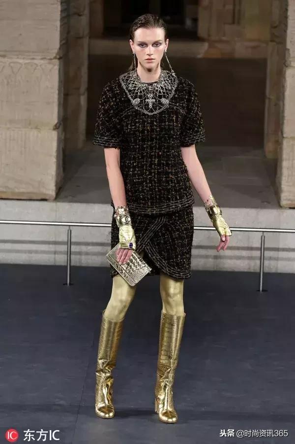 “埃及风”也刮到了时尚圈？CHANEL用金丝银线为你解答！