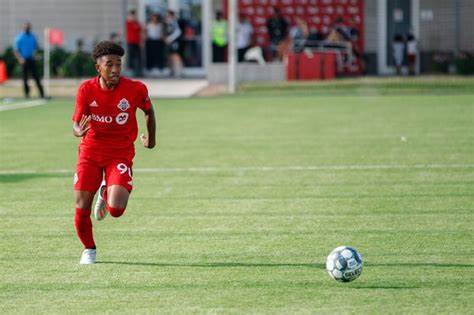 加拿大小将打破世界纪录,加拿大16岁球员最新消息