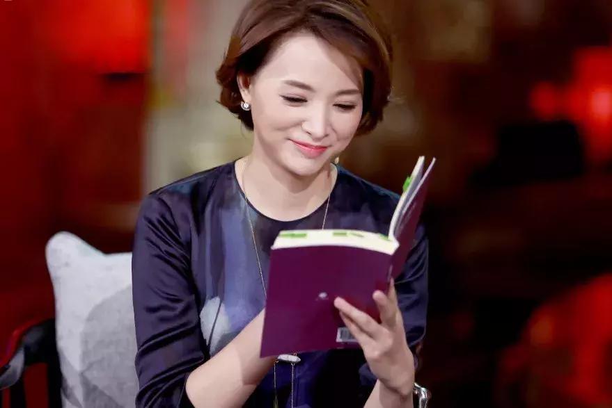 女星与儿子同床15年，12岁才断奶：“连体婴式”育儿，毁掉三代人