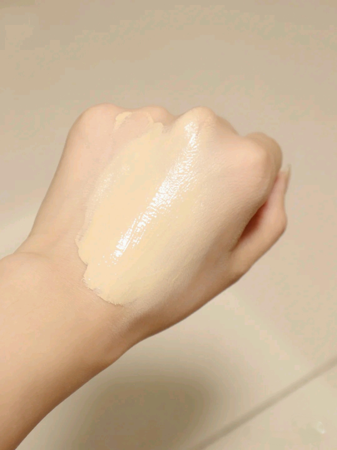 dw跟兰蔻粉底液哪个适合油皮,双十一好用平价粉底液